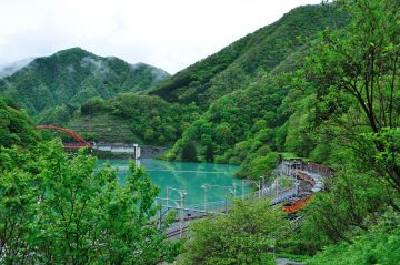 うなづき湖とトロッコ電車