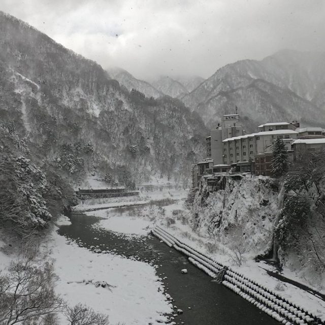 宇奈月温泉街の雪景色