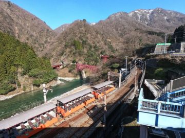 黒部峡谷鉄道３月風景